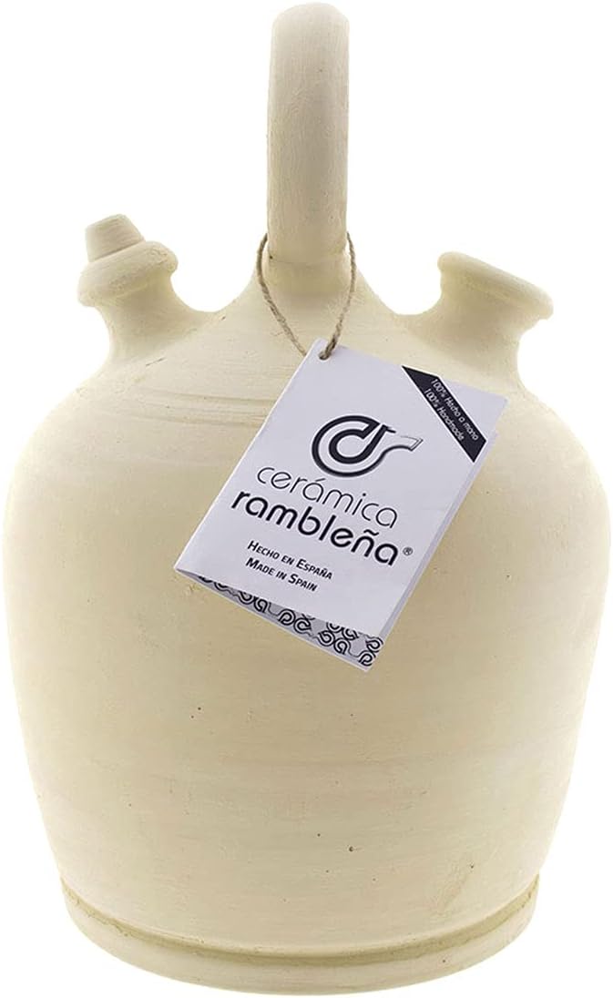 Cruche traditionnelle en argile avec anse ronde